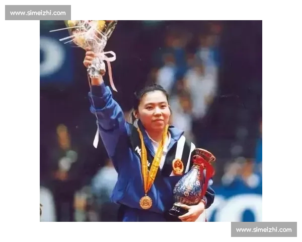 邓亚萍走进印刷学院附小：体育教会孩子 “输得起” 的人生哲学